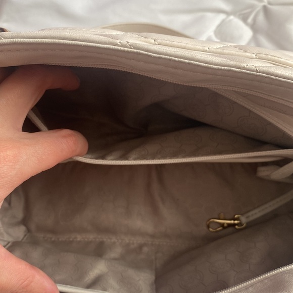 Michael Kors Ivory quilted shoulder bag - Picture 11 of 15